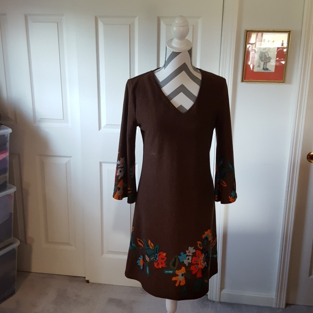 Ob2-12 Brown v-neck dress with 3/4 bell sleeves